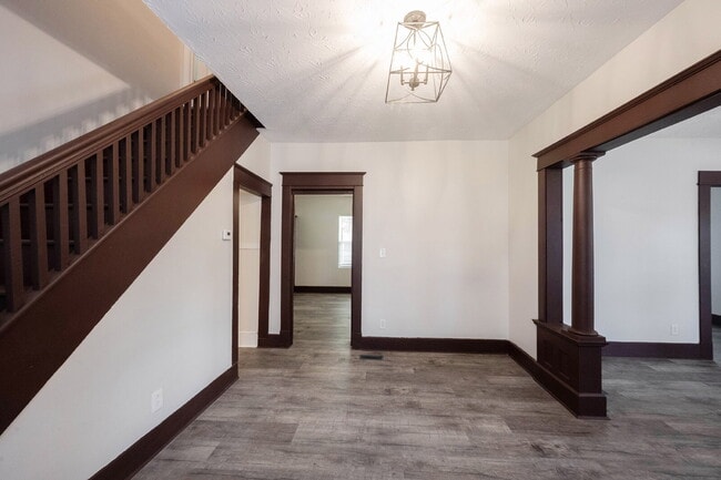 Building Photo - "Spacious 4-Bedroom Gem with 2 Full Baths ...