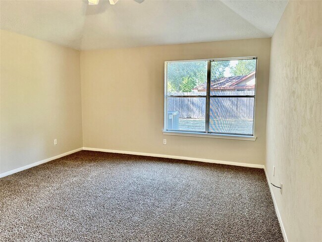 Building Photo - 7114 River Ml Dr