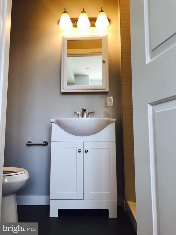 Building Photo - 1517 W Seybert St