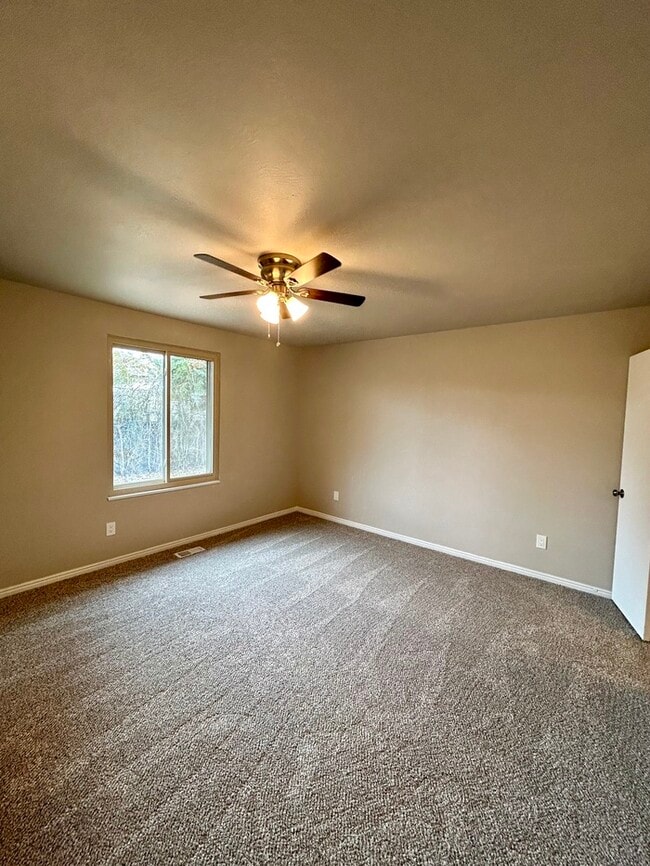 Building Photo - Remodeled 3 Bed, 2 Bath Home in West Jordan — Available Now