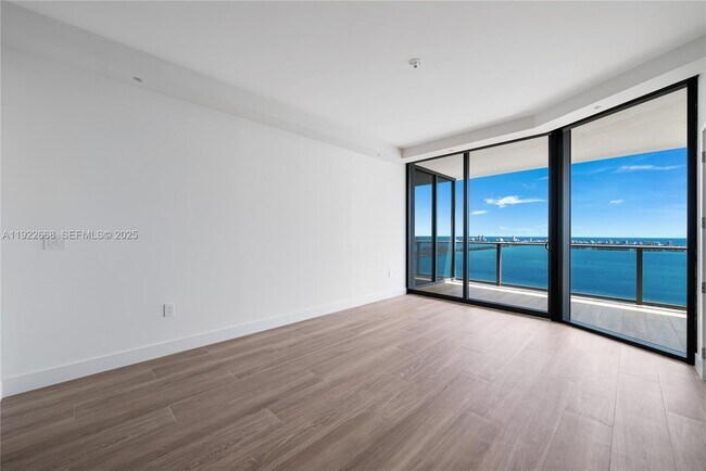 Building Photo - 700 NE 24th St