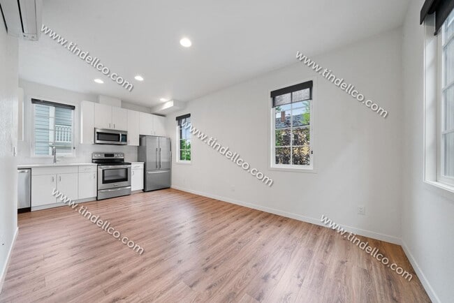 Building Photo - 1106-1110 SE Lincoln St