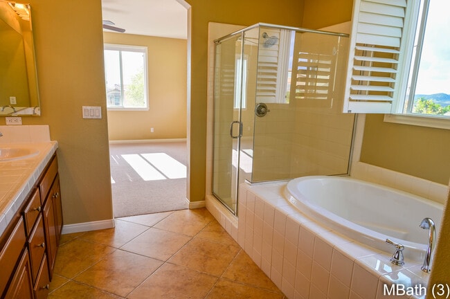 Building Photo - 1167 Vista Pointe Blvd