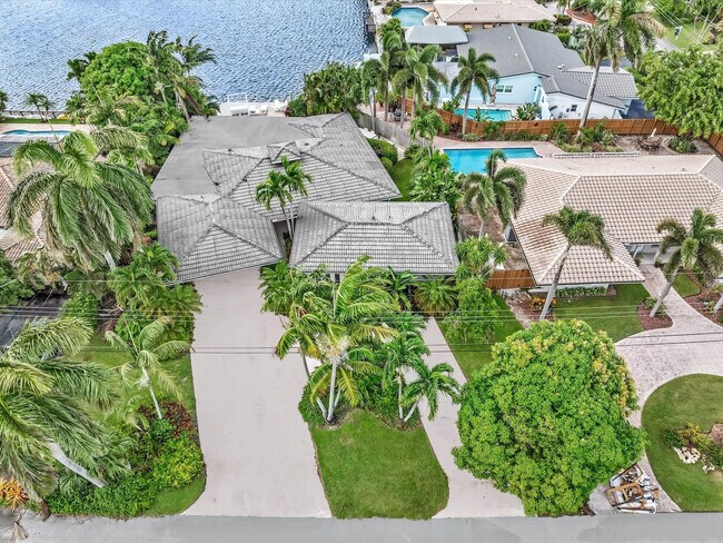 Building Photo - 1640 NE 43rd St