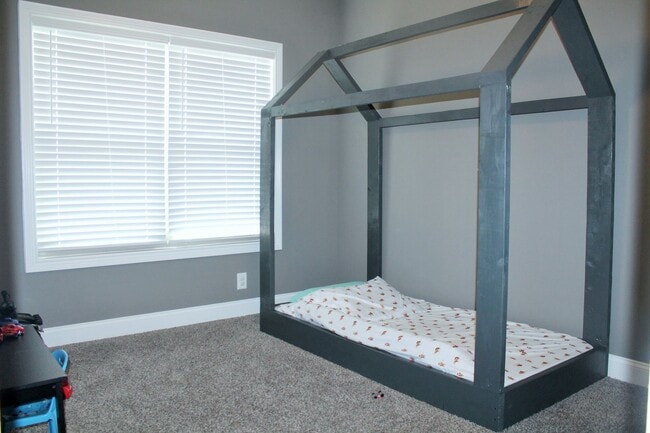 Building Photo - 256 Azalea Dr