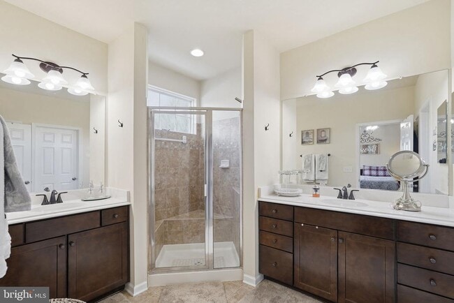 Building Photo - 9052 Isabel Ln