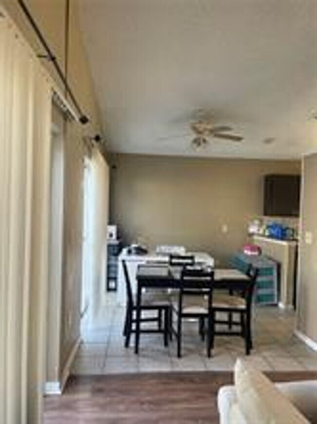 Building Photo - 751 Country Woods Cir