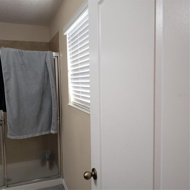 Building Photo - 2020 Leather Fern Dr