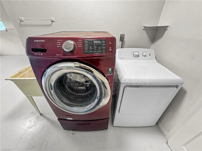 Building Photo - 3 Bed | 2 Bath Home on SE 46th Terrace – Space to Live, Room to Breathe