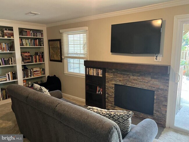 Building Photo - 9015 Piney Grove Dr