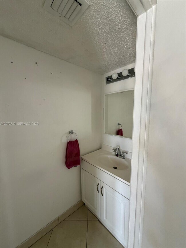 Building Photo - 14902 SW 82nd Ln