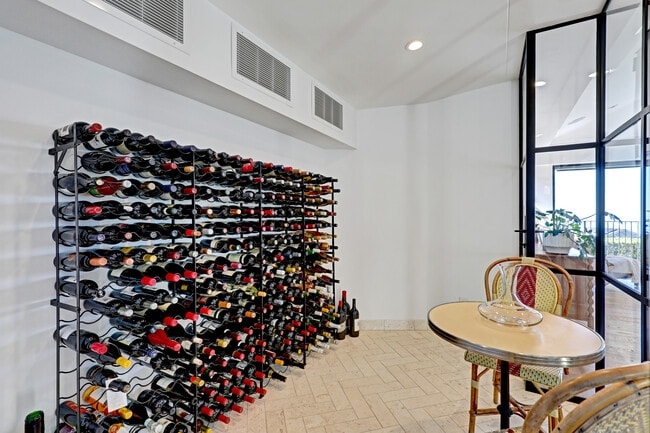 Building Photo - 4 S Vista De La Luna