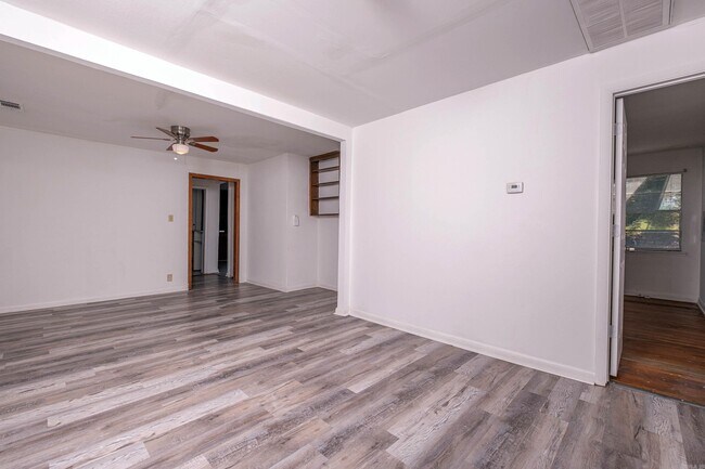 Building Photo - 917 N East St