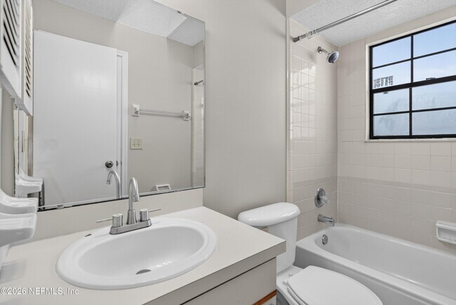 Building Photo - 8010 International Village Dr