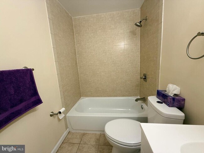 Building Photo - 2021 Kelmore Rd