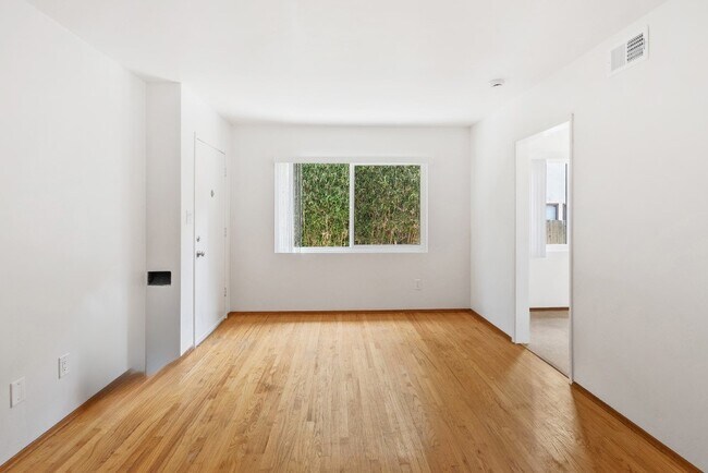 Building Photo - 4342 Iowa St