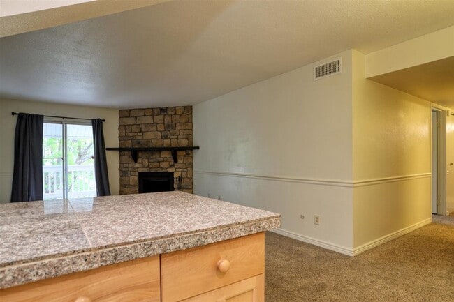 Building Photo - 8555 S Fairmount Dr