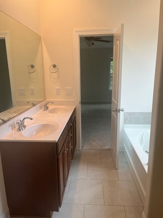 Building Photo - Brick Townhome in Walkertown NC