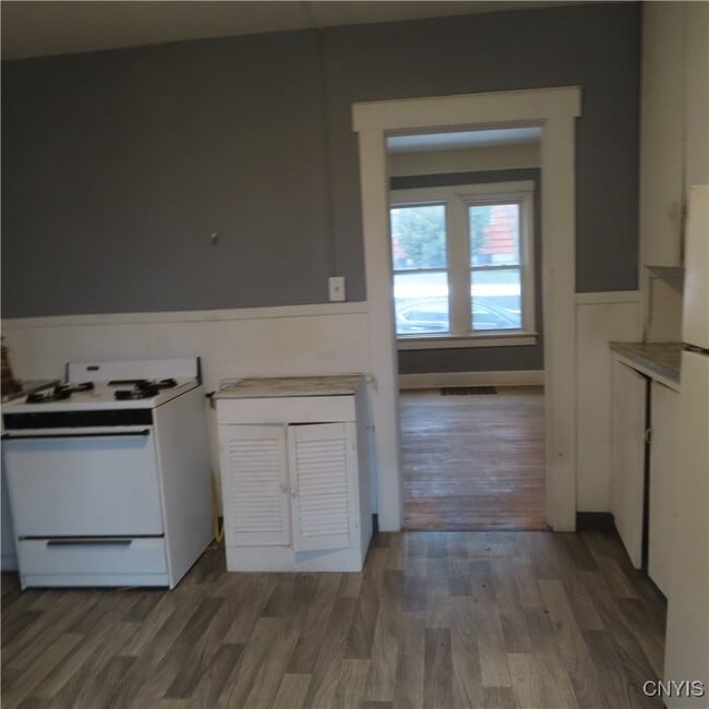 Building Photo - 540 Teall Ave