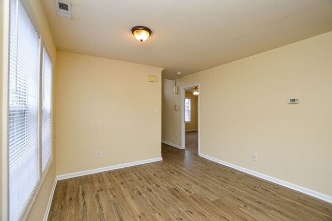 Building Photo - Charming 3 Bed, 2 Bath Home with fenced back yard!-**PRIMARY ON THE MAIN** COMING SOON!!!