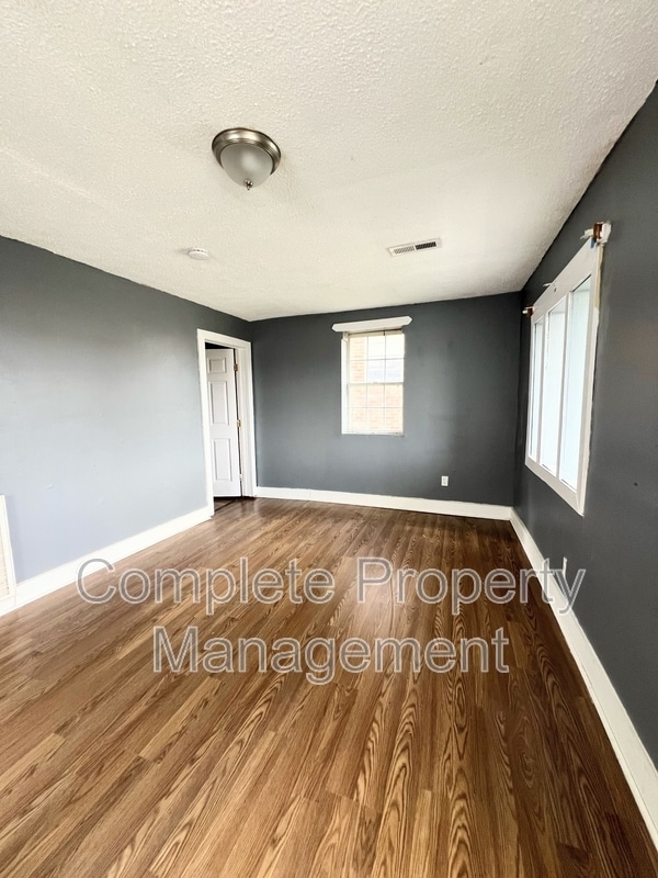 Building Photo - 1117 42nd Pl N