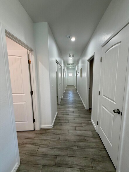 Building Photo - 6745 N 53rd Dr