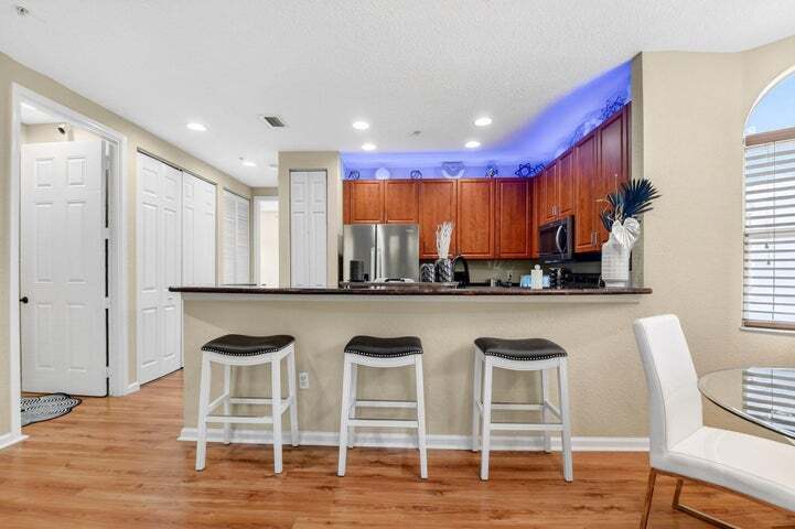 Building Photo - 1371 Vía De Pepi