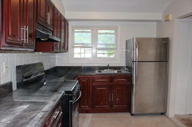 Primary Photo - 135-33 Cheney St