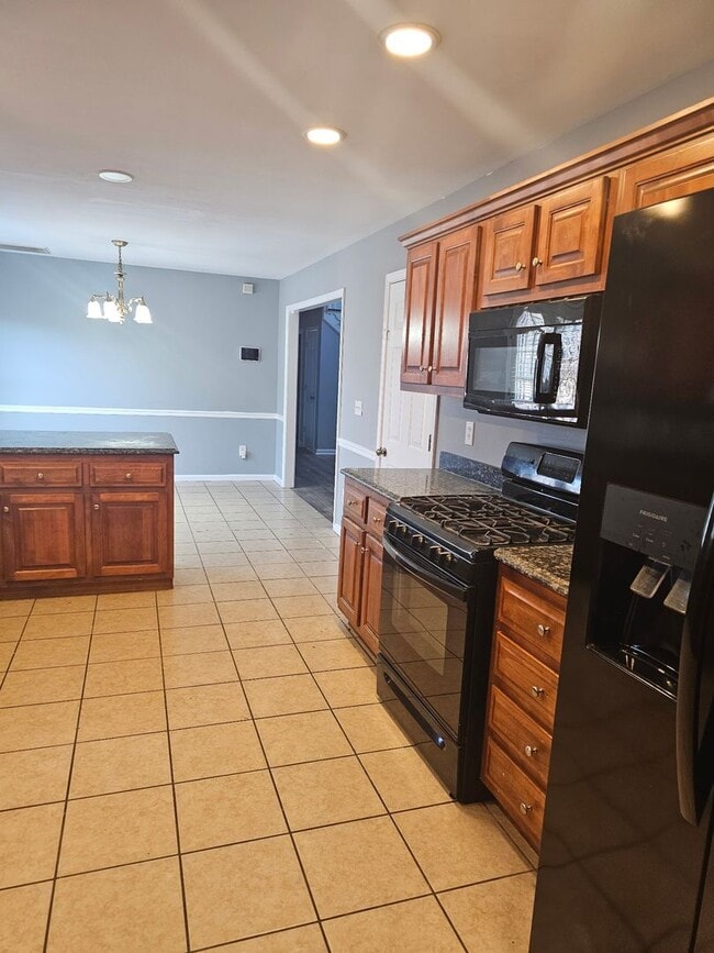 Building Photo - 5 Bedrooms- 3 Bathroom- House in West Rome!