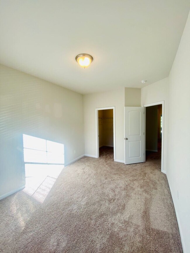 Building Photo - 3BR/2.5BA Townhouse in Matthews.