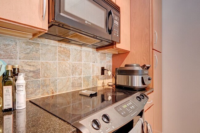 Building Photo - 1901 Post Oak Blvd