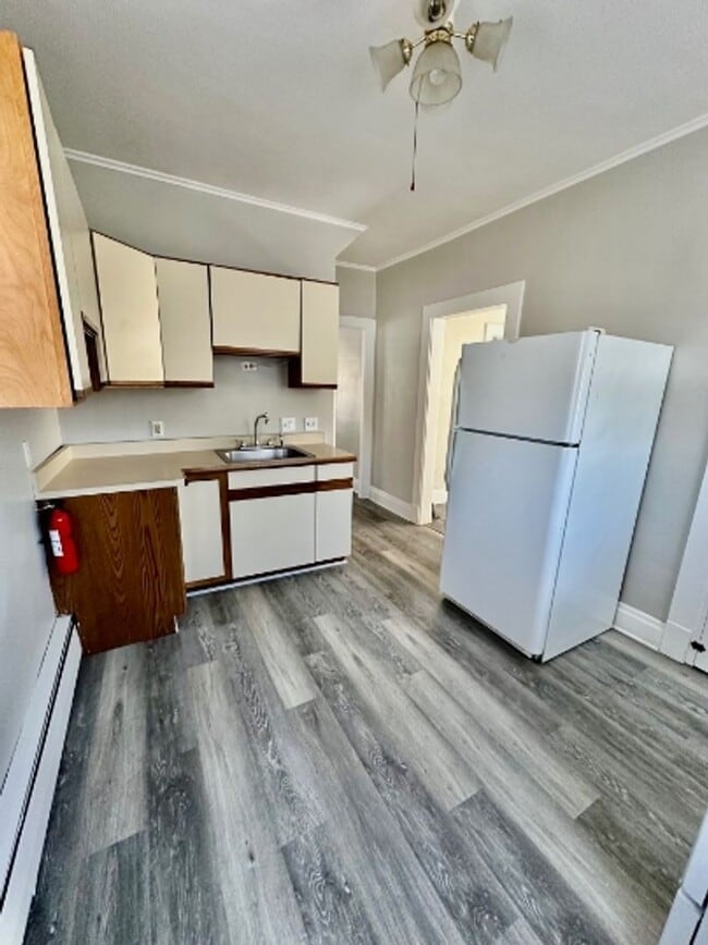 Building Photo - 3 Bedroom/ 1 Bath Single Family Home Greensburg, PA