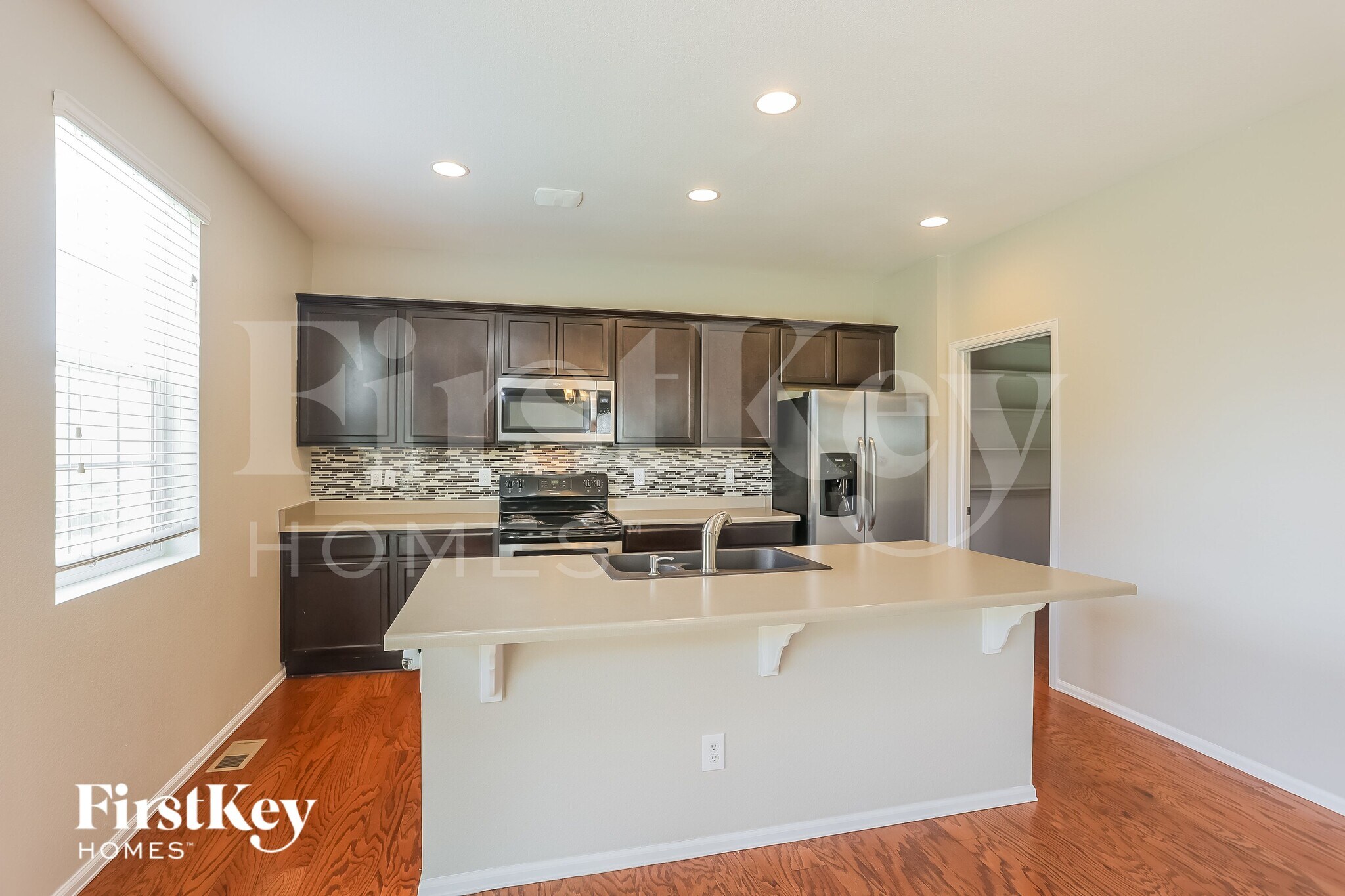 Building Photo - 6463 N Ensenada Ct