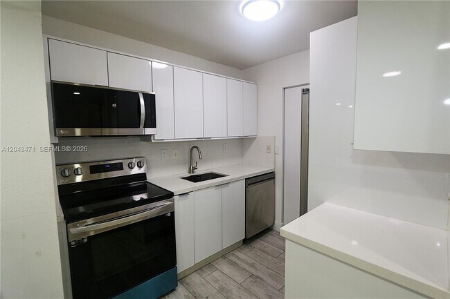Building Photo - 10755 SW 108th Ave