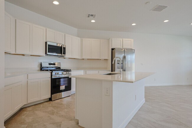 Building Photo - Beautiful 4 Bedroom in Aloravita Community