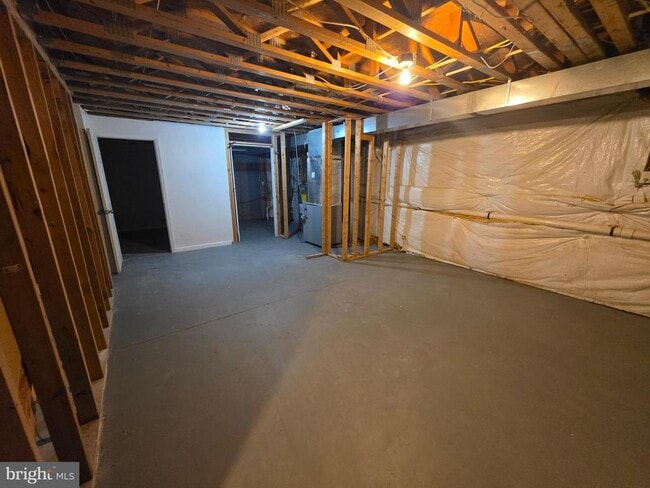 Building Photo - 611 Artisan St