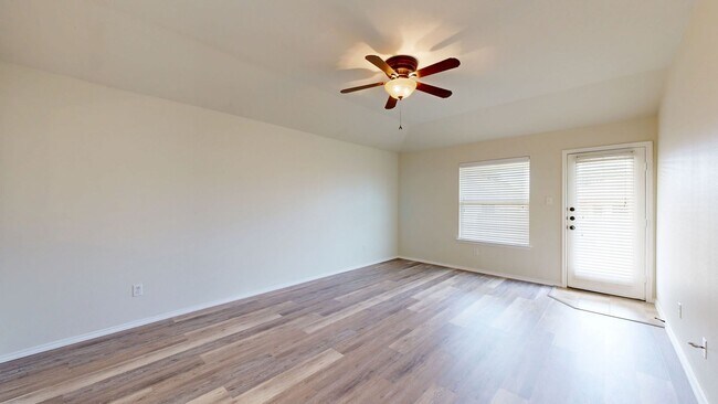 Building Photo - REMODELED BEAUTY WAITING FOR YOU BY FORT H...