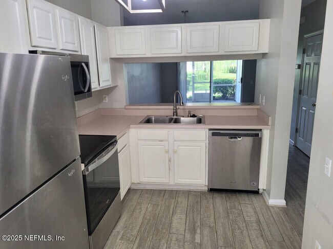 Building Photo - 12311 Kensington Lakes Dr