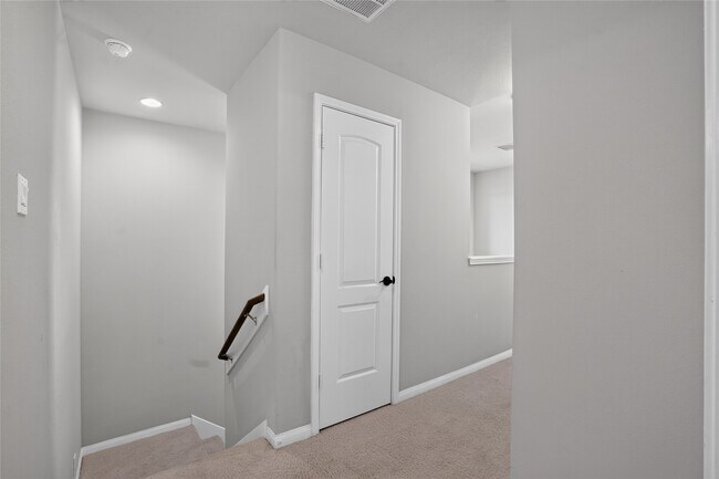Building Photo - 7611 Dragon Pearls Ln