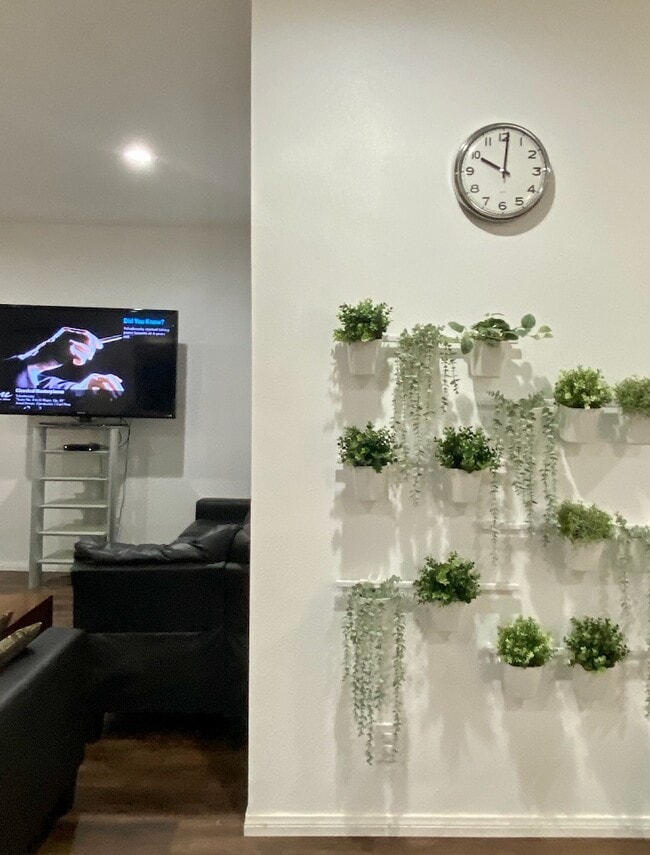 Building Photo - 21056 Chatsworth St