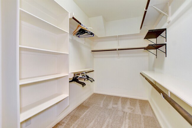 Building Photo - 18226 Russett Green Dr