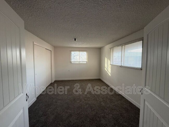 Building Photo - 546 E 450 S