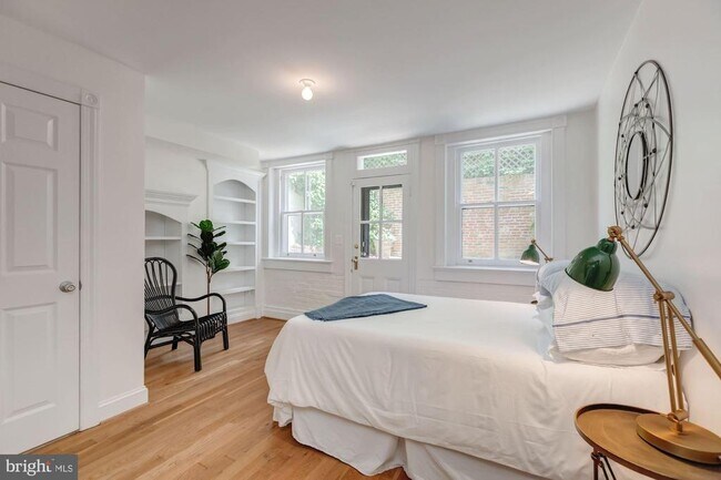 Building Photo - 1409 33rd St NW