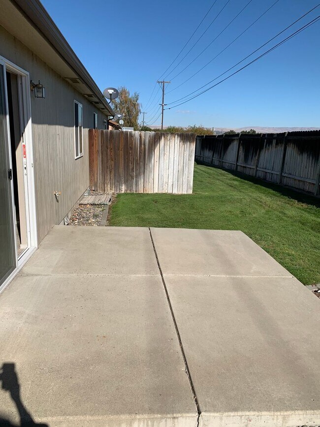 Building Photo - Pross6