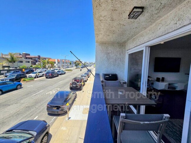 Building Photo - 320 Hermosa Ave