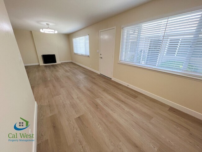 Building Photo - $2,895 - UPDATED 2 BR/1BA Duplex-Downtown Willow Glen!