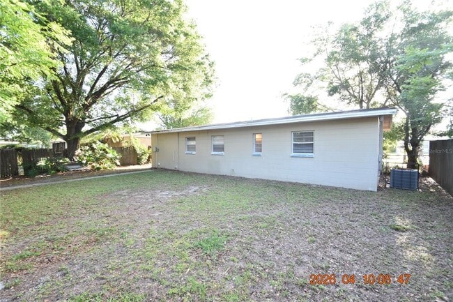 Building Photo - 10922 Hyacinth Ave