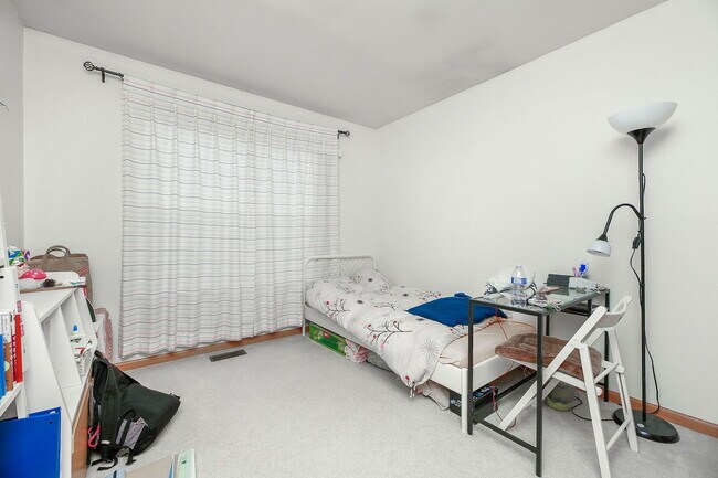 Building Photo - 904 Waterford Ln