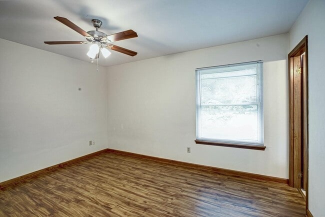 Building Photo - 3232 Riddle Dr