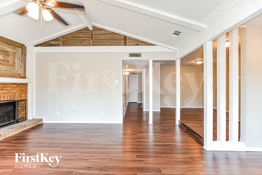 Building Photo - 710 Ravencroft Dr